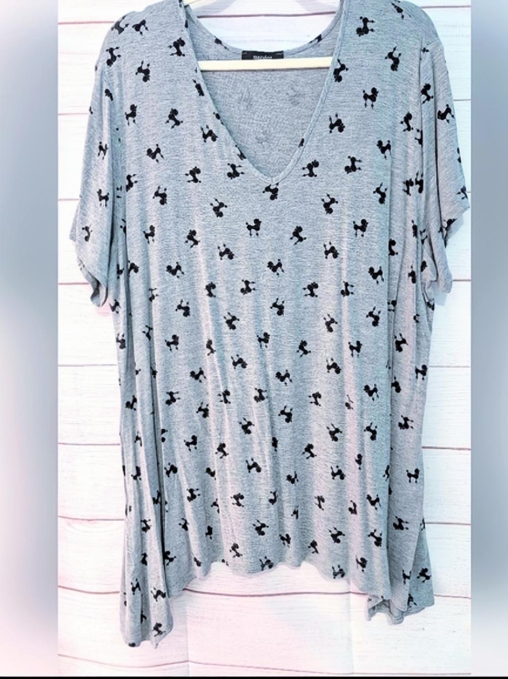 MANDEE Gray V-Neck Women’s Top with 🖤 black 🖤 Poodle 🐩 🐩 Pattern Size 2x